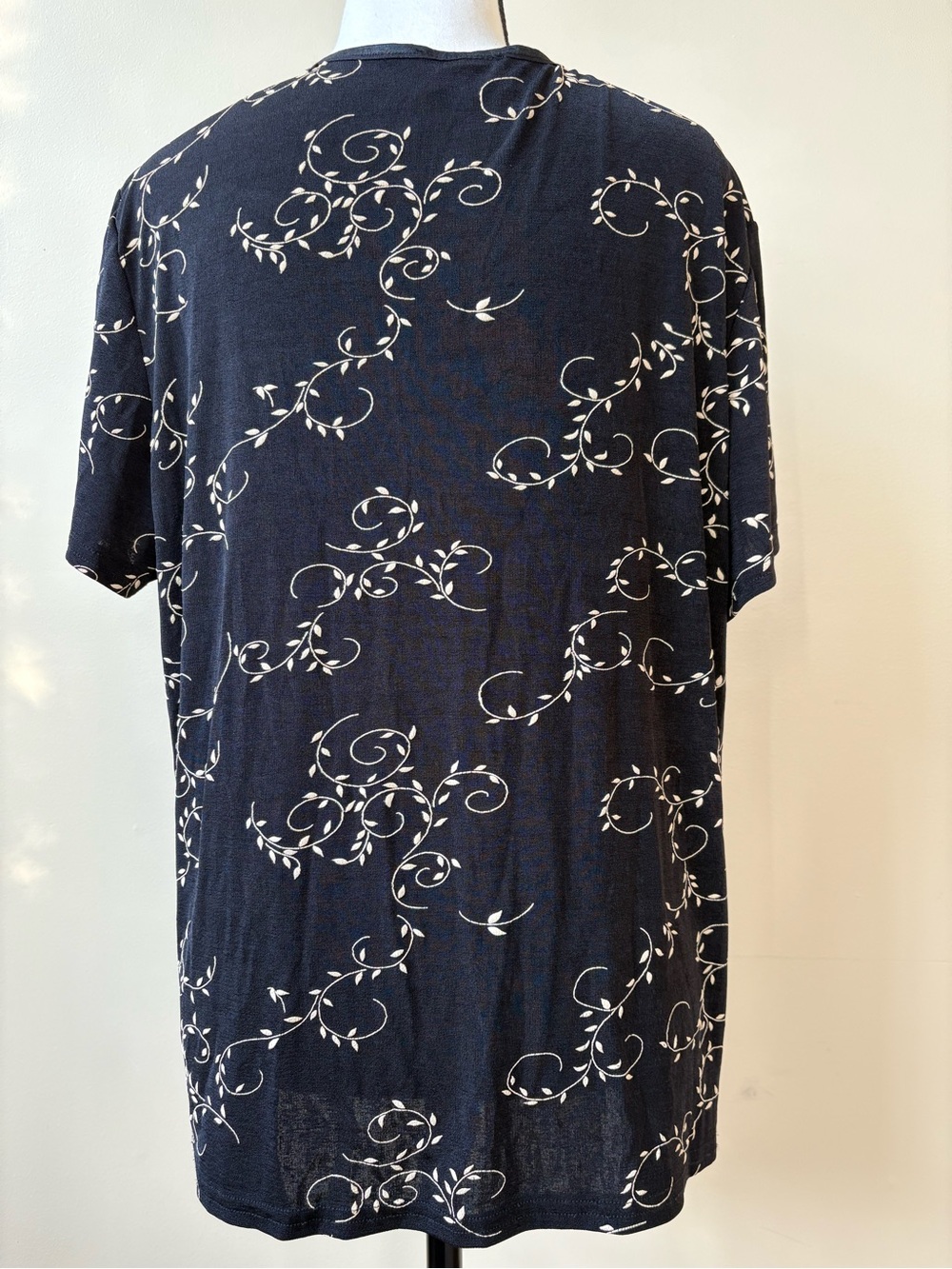 Black V-Neck Blouse with White Vine Print - Women - Picture 5 of 12